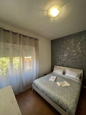 1 camera, ferro/asse da stiro, Wi-Fi, lenzuola