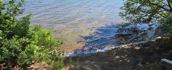 Beach - Four Season Lakehouse with beautiful views and crystal clear water. (Cayamant)