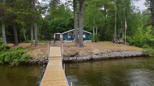 Exterior - Four Season Lakehouse with beautiful views and crystal clear water. (Cayamant)