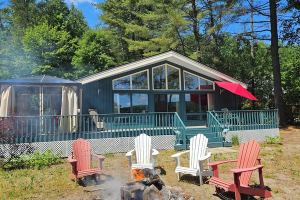 Cottage front with Gazebo and fire pit 🔥