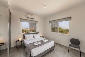 3 chambres, coffre-fort, fer et planche à repasser