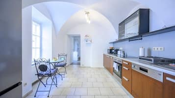 Apartment, Non Smoking, Kitchen | Private kitchen | Electric kettle
