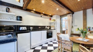 Cottage | Private kitchen - Castle Cottage (Ventnor)