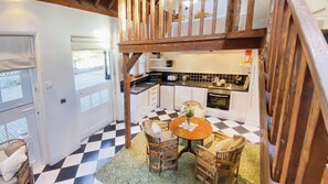 Oven, stovetop, cookware/dishes/utensils - Castle Cottage (Ventnor)