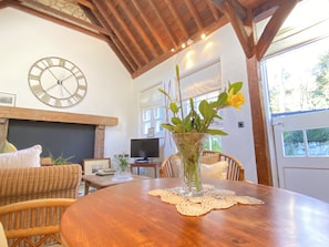 Interior - Castle Cottage (Ventnor)
