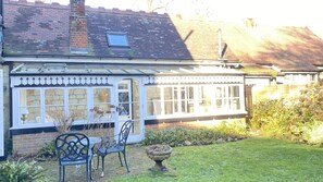 Outdoor dining - The Clock House (Ventnor)