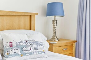 3 bedrooms, bed sheets