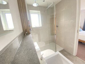 Bathroom - Jamestown 2 (Yarmouth)