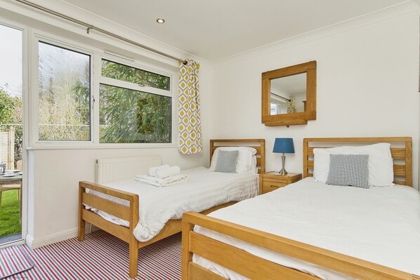 3 bedrooms, bed sheets - Jamestown 2 (Yarmouth)