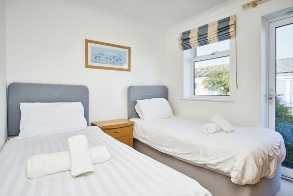 2 bedrooms, bed sheets