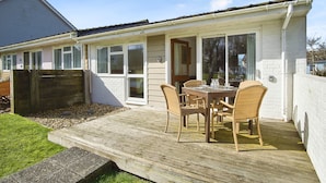 Outdoor dining - Cape 8 (Yarmouth)