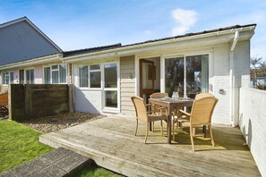 Outdoor dining - Cape 8 (Yarmouth)