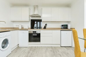 Oven, stovetop, cookware/dishes/utensils