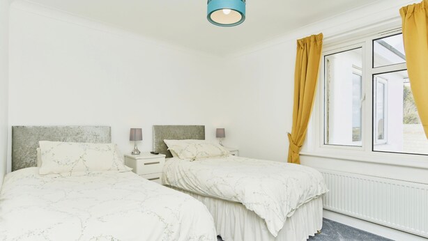 2 bedrooms, bed sheets - Ventnor at the Aqua (Shanklin)