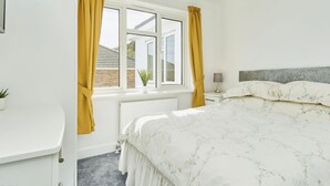 Unclassified image, 3 of 34, button - Osbourne at the Aqua (Shanklin)