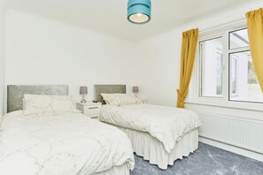 2 bedrooms, bed sheets - Duver at the Aqua (Shanklin)