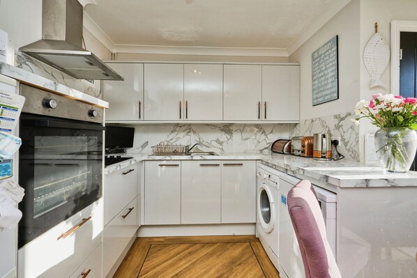 Horno, utensilios de cocina