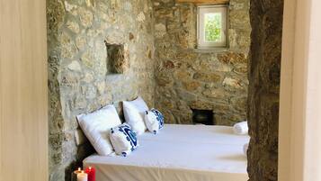 Blackout curtains, free WiFi