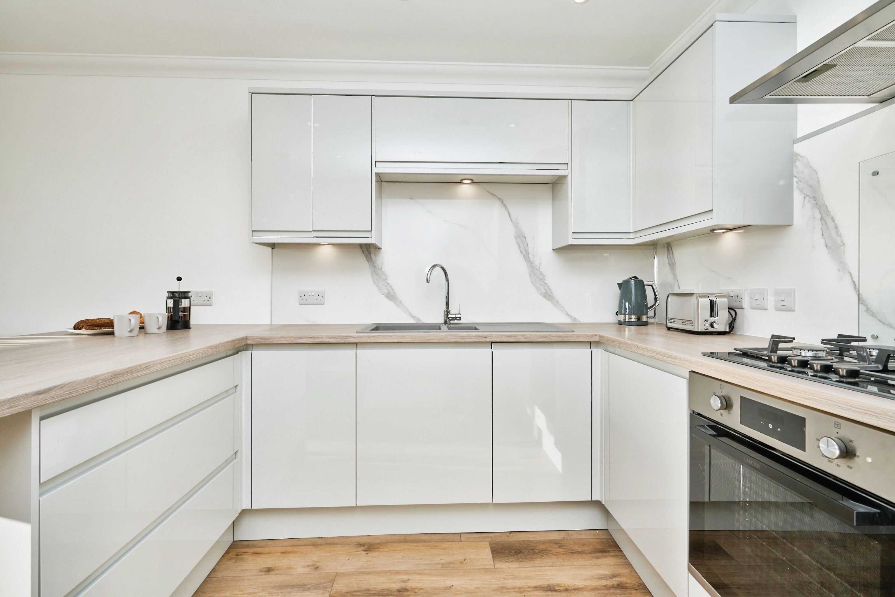 Ovn og kjøkkenutstyr