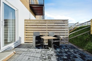 Outdoor dining - Sandy Haven (Ventnor)