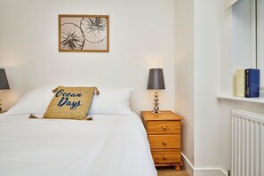 2 bedrooms, bed sheets - Sandy Haven (Ventnor)