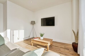 LCD TV - Sandy Haven (Ventnor)