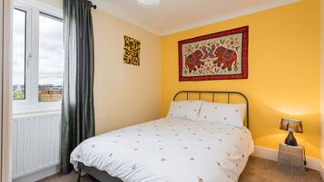 4 bedrooms, bed sheets