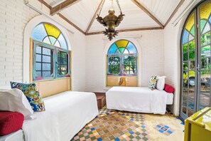 Premium bedding, pillow-top beds, individually decorated - Solar La Luna (Sao Pedro)