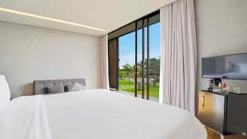 Quarto triplo superluxo | Roupas de cama premium, camas com colchões pillow-top