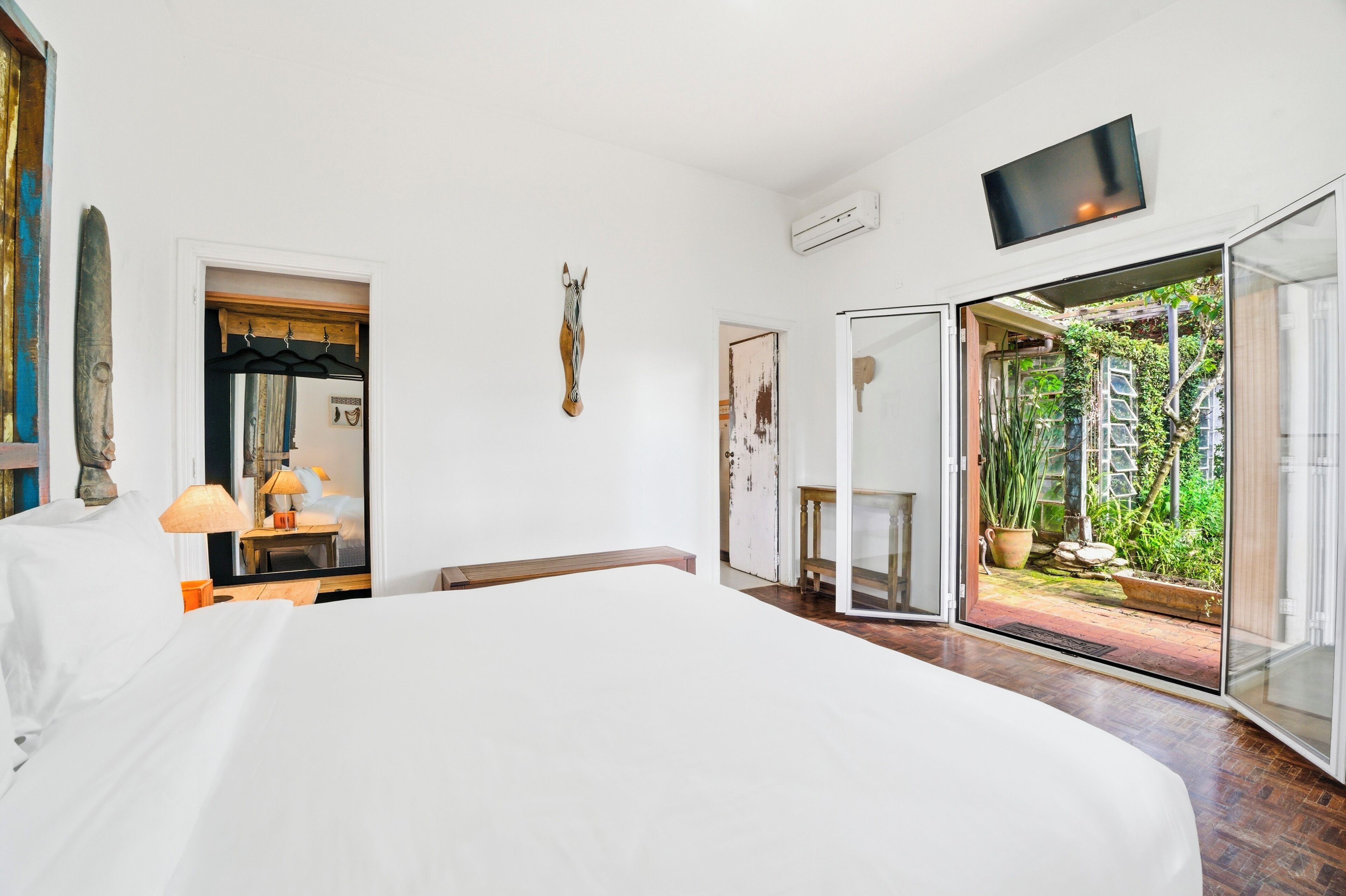 Deluxe driepersoonskamer | Luxe beddengoed, pillowtop-bedden, individueel gedecoreerd