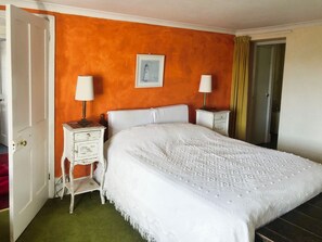 4 bedrooms, bed sheets