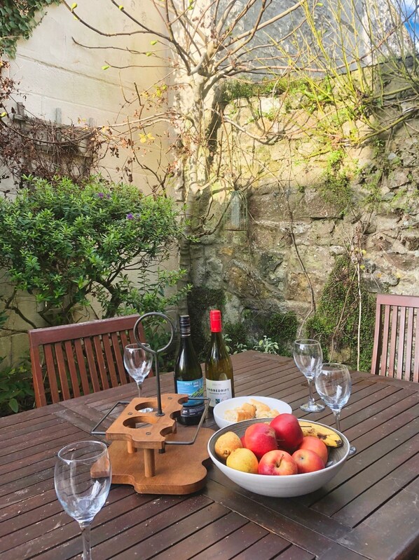 Outdoor dining - Kildare (Ventnor)