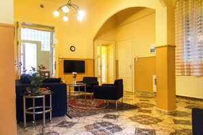 Interior - Spacious 4-Bedroom Flat in  City Center (Budapest)