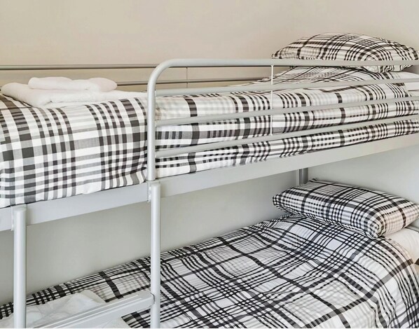 Cottage | 4 bedrooms, bed sheets - Park House (Newport)