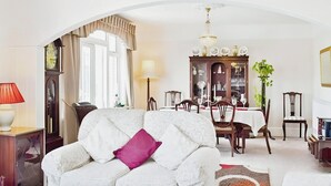 Unclassified image, 5 of 10, button - Park House (Newport)