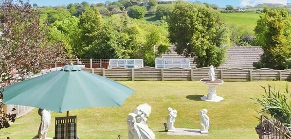 Cottage | Outdoor dining - Park House (Newport)