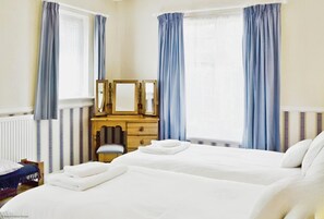 4 bedrooms, bed sheets - Park House (Newport)