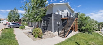 Beautiful, Centrally Located Condo with Wifi and AC