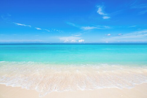   Regal Beach #122- Seven Mile Beach -Pools-Tennis -Gym Pickel ball & Ocean View