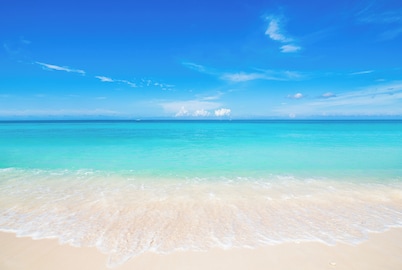 Regal Beach #122- Seven Mile Beach -Pools-Tennis -Gym Pickel ball & Ocean View