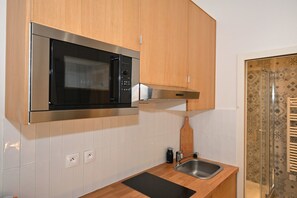 Fridge, microwave, stovetop, coffee/tea maker