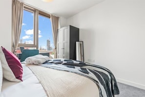 2 chambres, fer et planche à repasser, Wi-Fi, draps fournis