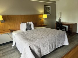 华丽客房, 1 张特大床, 无烟房 | 浴室 | 淋浴/盆浴组合、毛巾、肥皂、洗发水