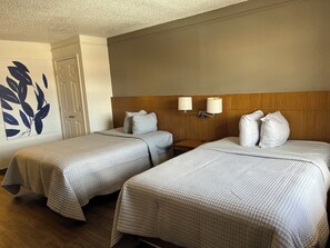 Desk, laptop workspace, iron/ironing board, free WiFi - GO2 Inn & Suites by Relianse (San Antonio)