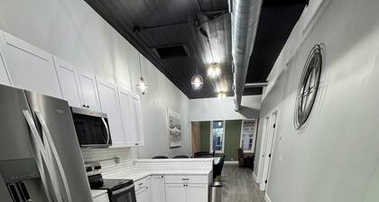 Loft Living - Small Town Charm
3-bedroom loft in beautiful Downtown Litchfield