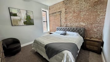 3 slaapkamers, een strijkplank/strijkijzer, gratis wifi, beddengoed