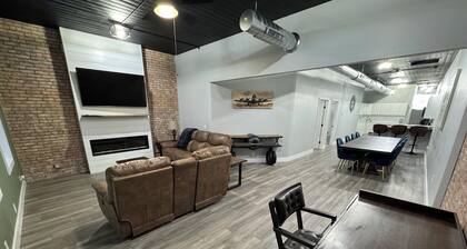 Loft Living - Small Town Charm
3-bedroom loft in beautiful Downtown Litchfield