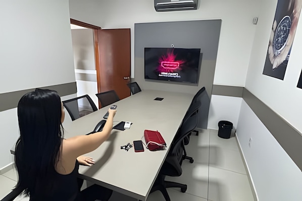 Dormitorio compartido básico | Centro de negocios