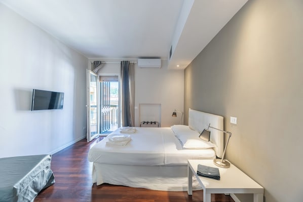 3 bedrooms, in-room safe, iron/ironing board, free WiFi