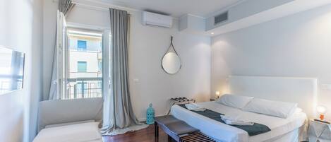 3 chambres, coffres-forts dans les chambres, fer et planche à repasser